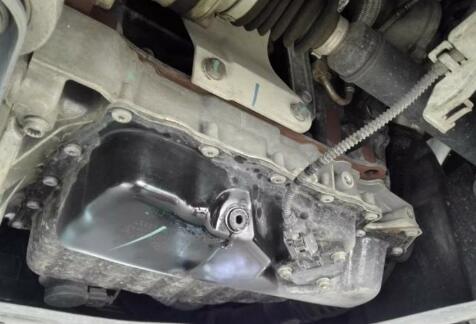 發(fā)動(dòng)機(jī)油底殼螺絲可以纏生料帶嗎？