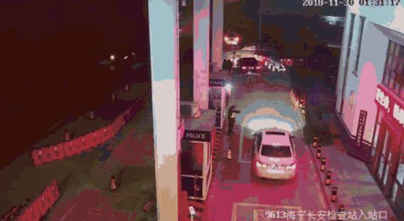 凌晨4點睡在路口、不顧孕妻強行闖卡、二進宮…