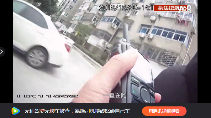 你給我站??！”霸氣女交警狂追2公里，男司機累